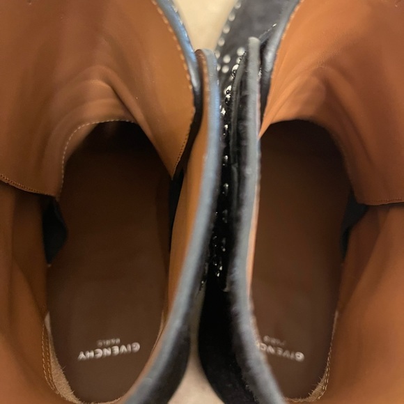 Givenchy Elegant Studs Ankle Boots in Black Suede 37.5 - Picture 7 of 7